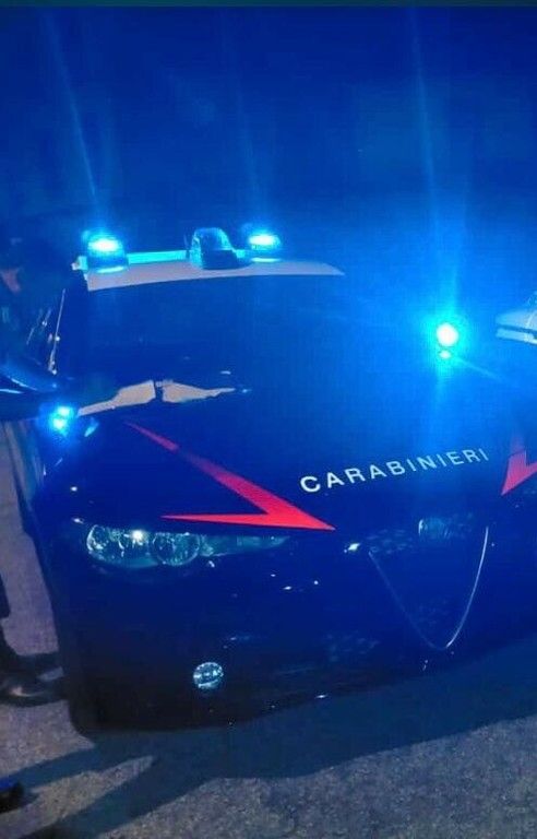 Vercellese, colpisce la madre con calci e pugni e la manda in ospedale in codice rosso