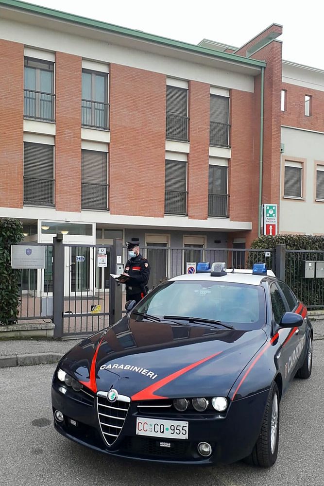 Pavia: ruba monete dai distributori automatici, arrestato un 44enne Pavia: ruba monete dai distributori automatici, arrestato un 44enne