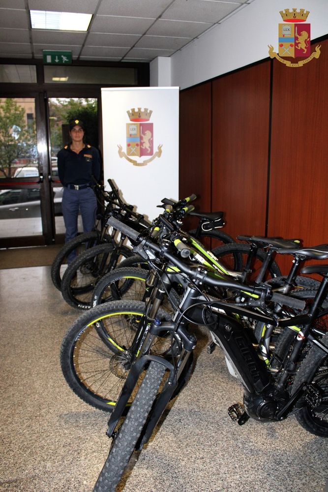 Pavia: truffa ai danni di noleggiatori di biciclette, denunciate 4 persone