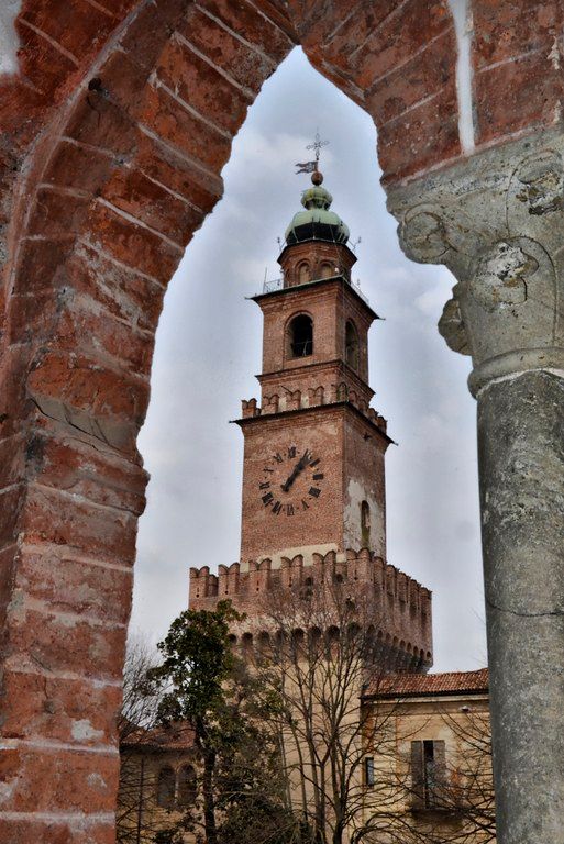 Vigevano, #EarthHour#Speak up for Nature!: sabato sera verrà spenta per un'ora la Torre del Bramante