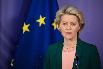 Von der Leyen malata, ha &quot;grave polmonite&quot;: viaggi cancellati