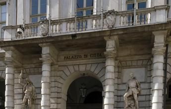 Torino, consigliere comunale a colleghe: &quot;Tornate a fare le casalinghe&quot;