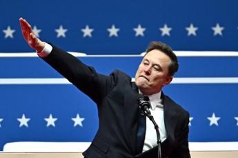 Musk, il gesto e il caso social: &quot;Ma quale saluto nazista...&quot; - Video