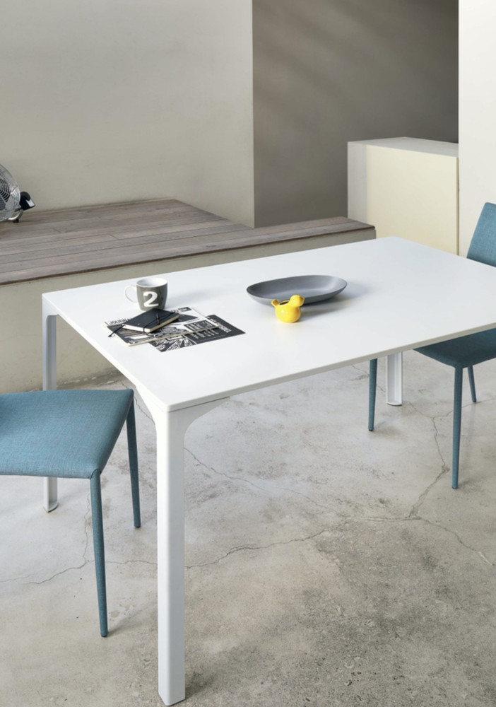L'importanza di una scrivania ergonomica per prevenire problemi di salute legati alla postura