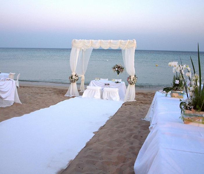 Covid, ecco le nuove regole per matrimoni e discoteche
