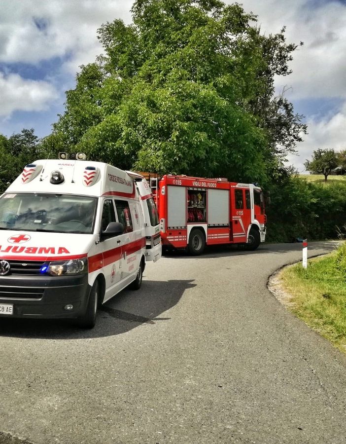 Oltrepò: cadono con lo scooter in un dirupo, ferite due donne