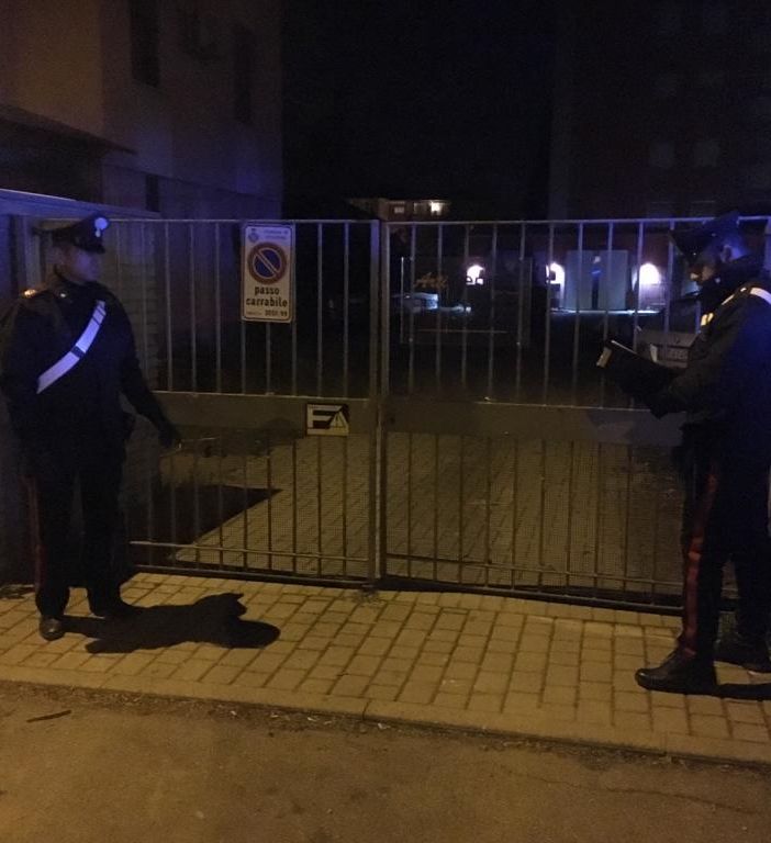 Voghera: infastidito dai petardi di alcuni ragazzini scende in strada e spara un colpo in aria, nei guai un 54enne