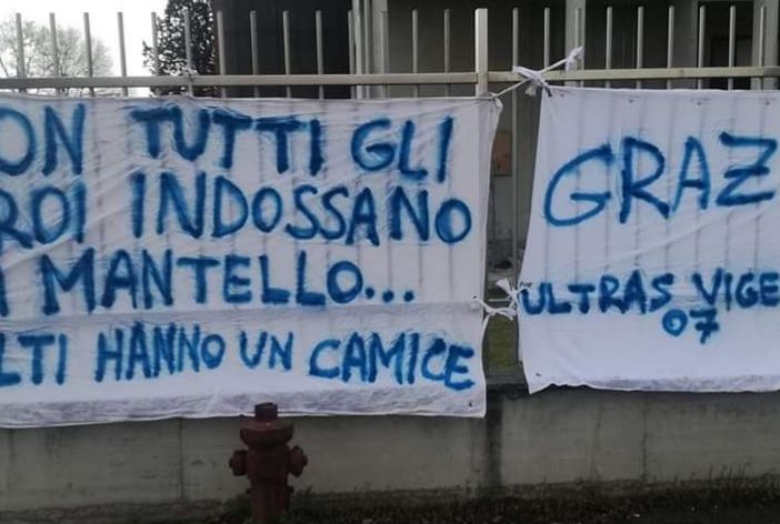 - FOTONOTIZIA - Vigevano: &quot;Non tutti gli eroi indossando un mantello...molti hanno un camice&quot;, anche gli Ultras 07 della Nuova Pallacanestro Vigevano hanno voluto far sentire la loro gratitudine a medici e personale sanitario della clinica Beato Matteo