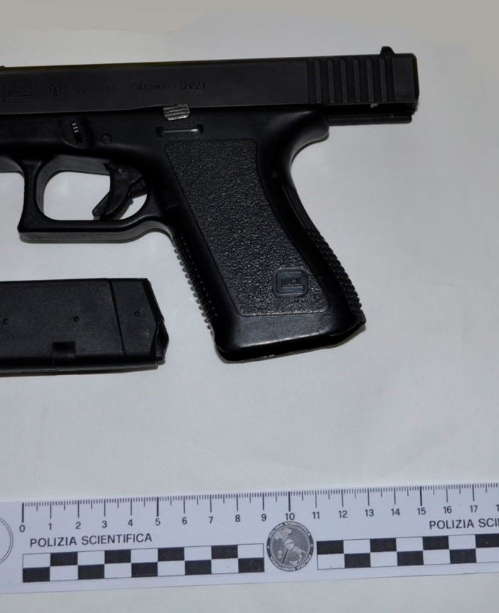 Milano-Mortara: rapinarono una guardia giurata della pistola d’ordinanza: la Polizia di Stato ferma il terzo complice