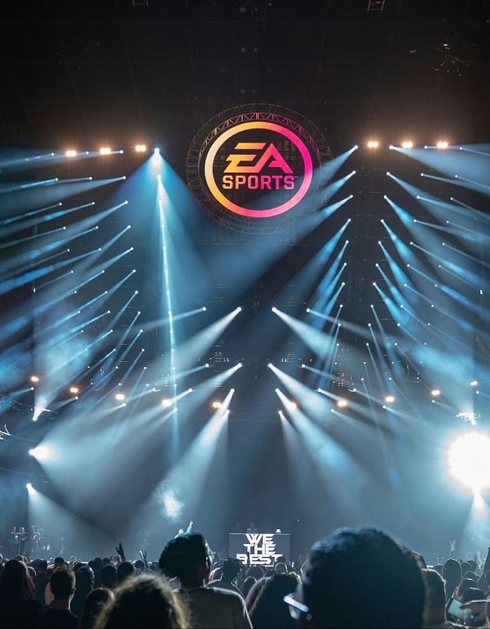 Continua a crescere il numero di appassionati di eSports in Italia. Cosa c'è dietro questo fenomeno globale?