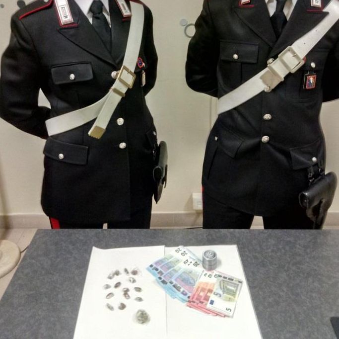 Acqui Terme: cane antidroga a scuola fiuta hashish e marijuana