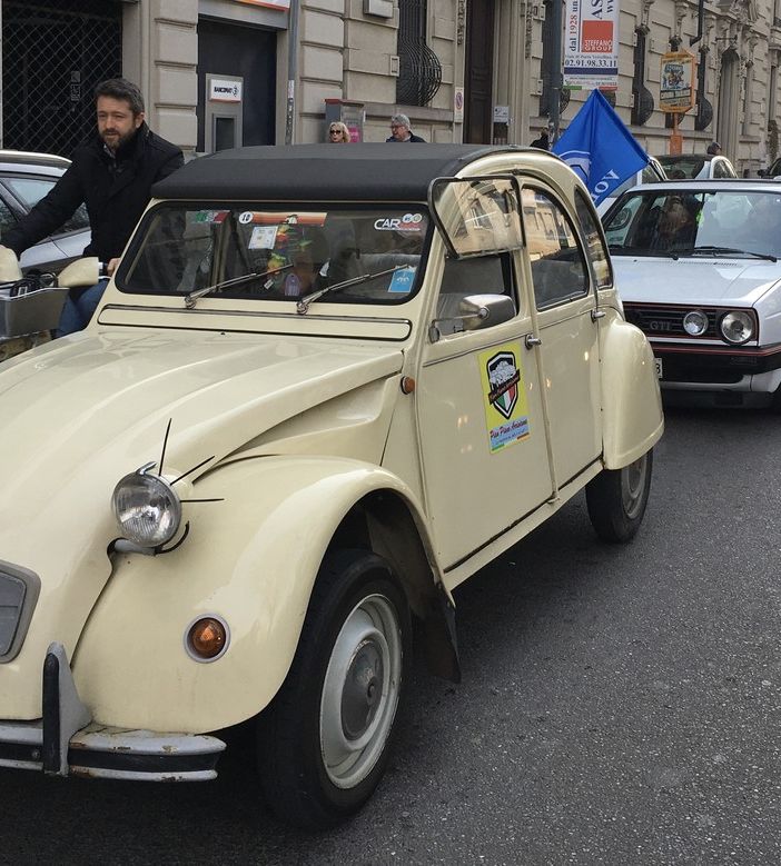 A Milano il flash mob del PPA per celebrare la passione per le auto “maggiorenni”