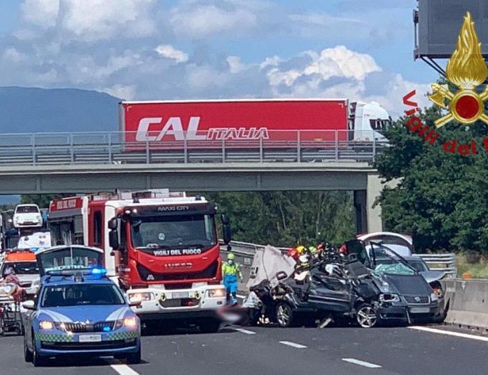 Tragedia sulla A1, fra le vittime un neonato e una bimba di 10 anni