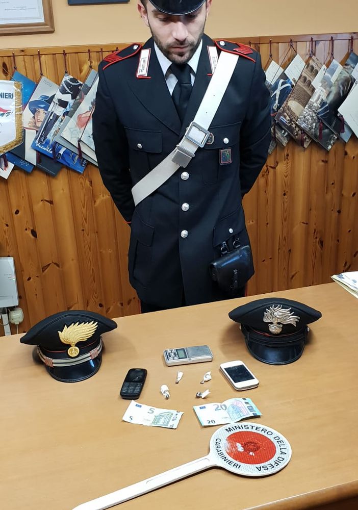 Oltrepò: sorpreso a spacciare droga in campagna, arrestato un extracomunitario
