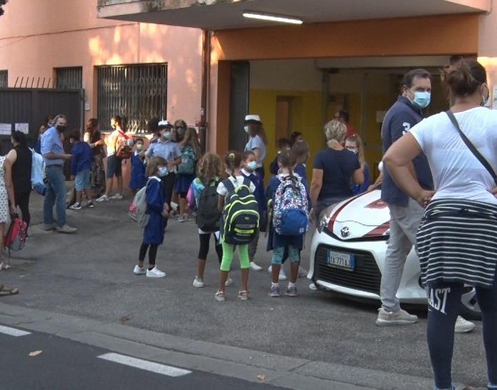 Covid, 400 scuole colpite, 75 chiuse