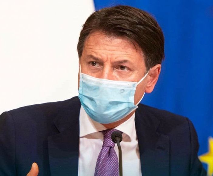 Slalom di Natale fra il rosso e l'arancione: ecco il decreto
