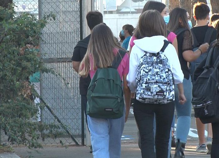 Via libera ai test rapidi Covid nelle scuole