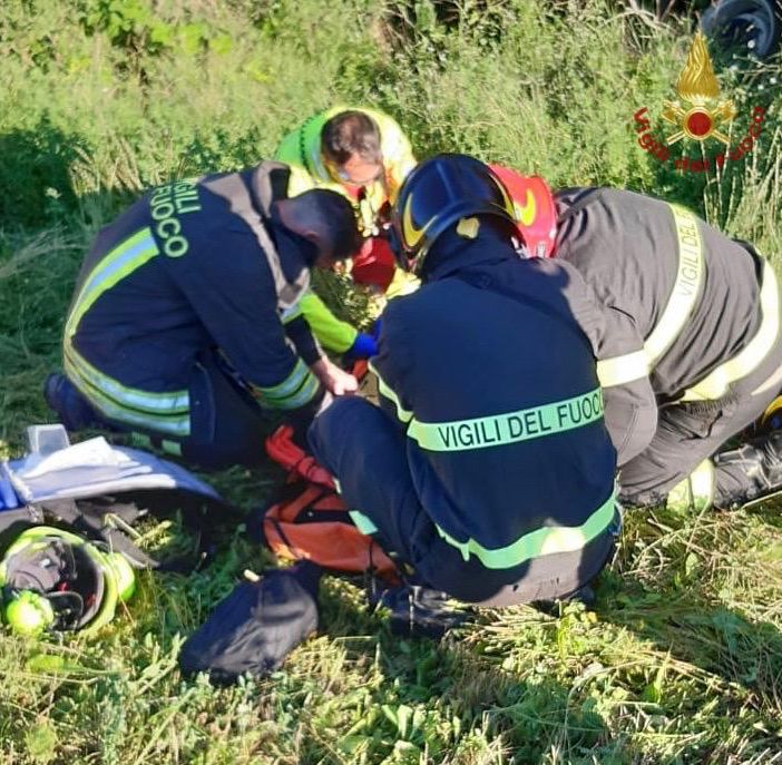 Oltrepò: si ribalta con il trattore in Val di Nizza, gravemente ferito un anziano