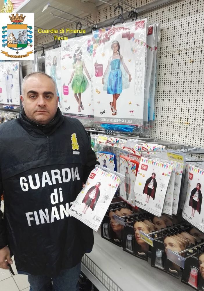 Pavia, operazione Carnevale sicuro: sequestrati centinaia di prodotti illegali, denunciate 2 persone e elevate sanzioni per oltre 200 mila euro