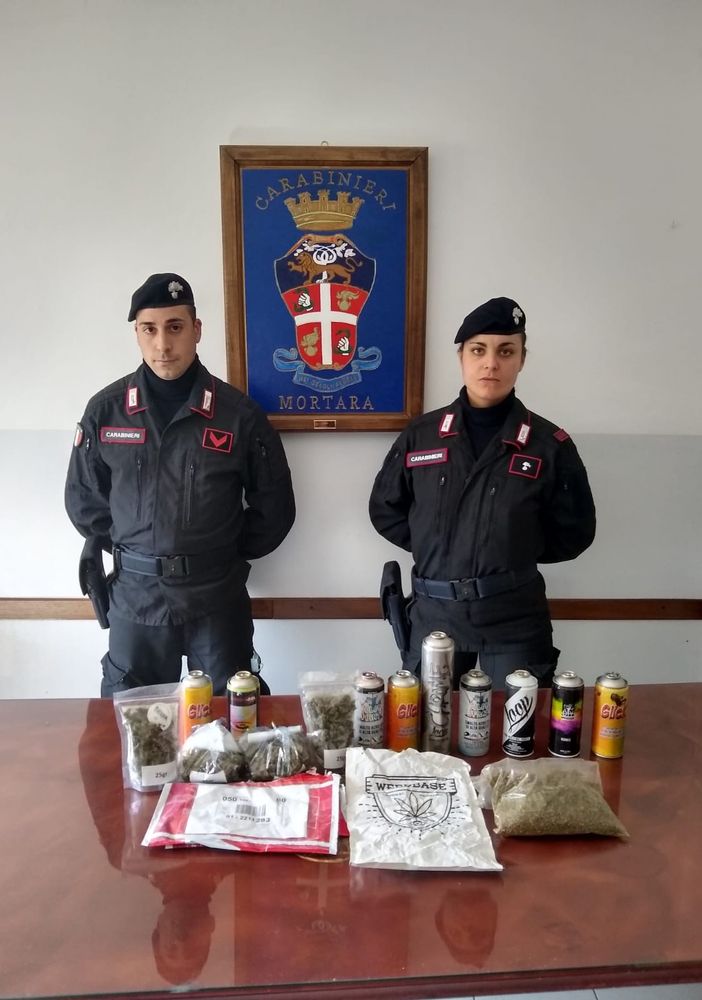Castello d'Agogna: imbrattava muri e cartelli stradali, individuato e denunciato un 26enne
