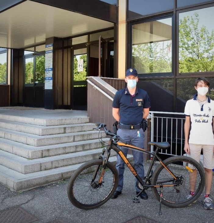 Pavia: la polizia recupera una bicicletta rubata a un ragazzo