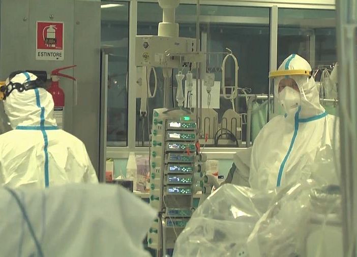 Covid, decessi ai minimi in Italia