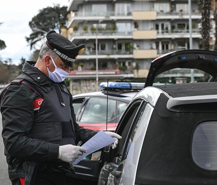 Assembramenti, controlli potenziati, tornano le piazze-zona rossa