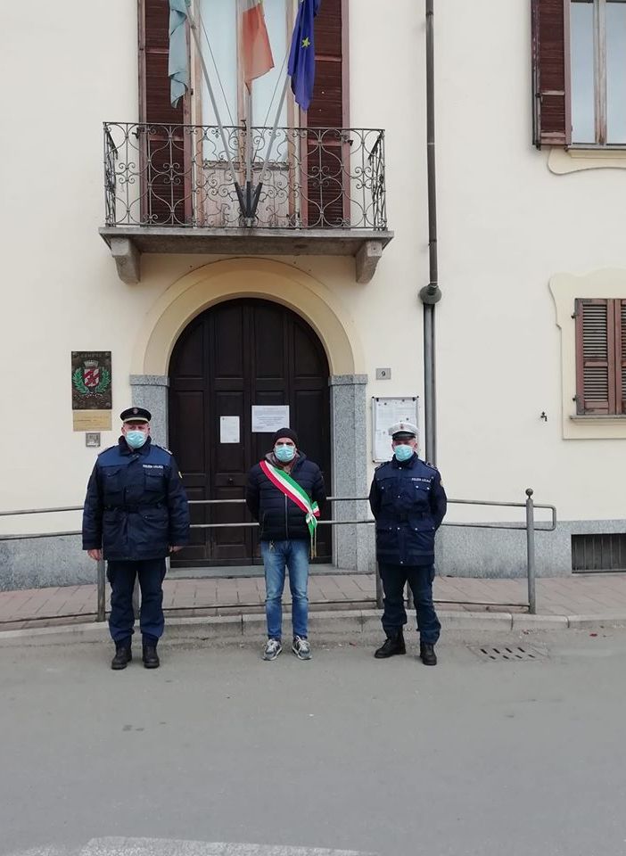 FOTONOTIZIA. Pieve del Cairo: celebrato il minuto di raccoglimento in memoria delle vittime del Covid-19