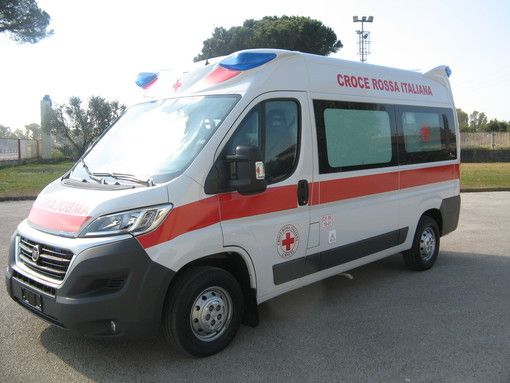 Tromello: scontro fra auto e moto sulla Sp 183, due feriti