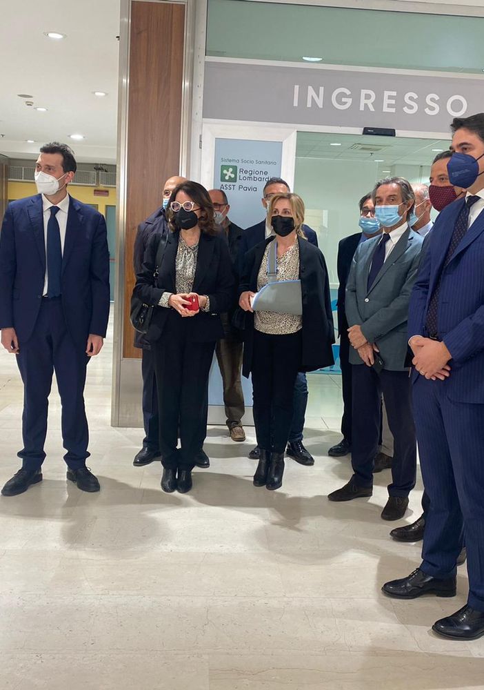 Vigevano: Attilio Fontana in visita all'hub vaccinale del &quot;Ducale&quot;. Le immagini