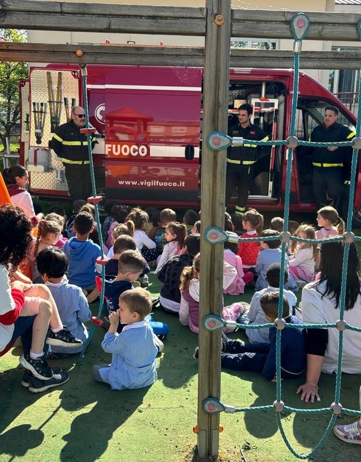 Mede, i pompieri fanno visita alla scuola materna