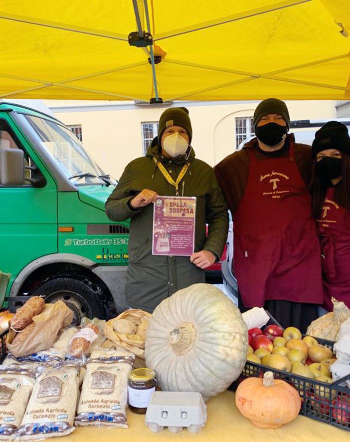 Natale, Coldiretti: raccolti cinque quintali e mezzo di cibo grazie alle “spese sospese” ai mercati di Campagna Amica
