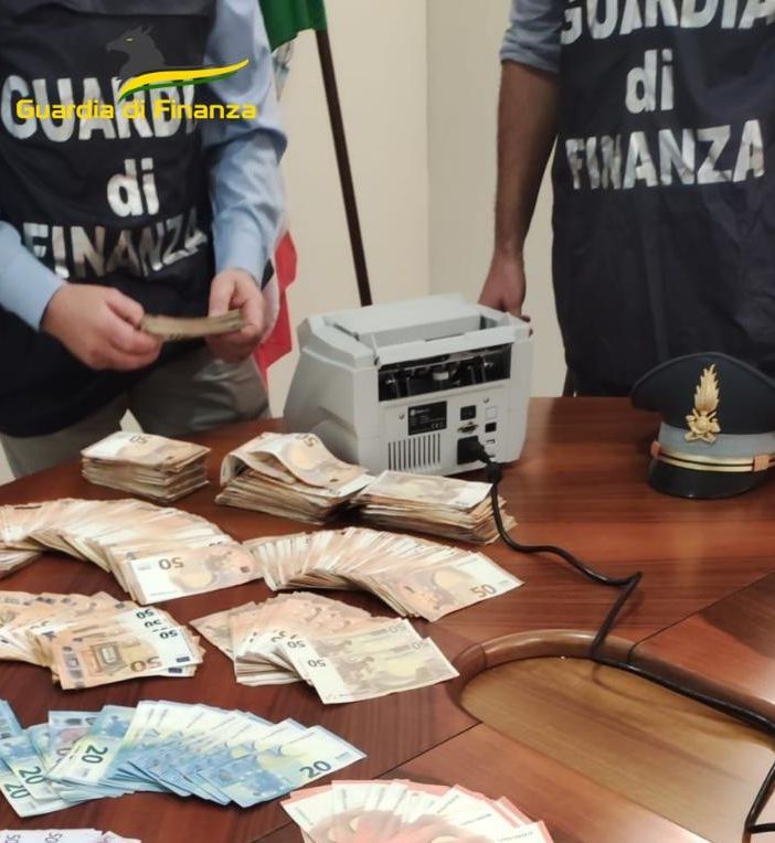 Pavia, maxi frode fiscale nelle vendite online, sequestrati oltre 2milioni di euro
