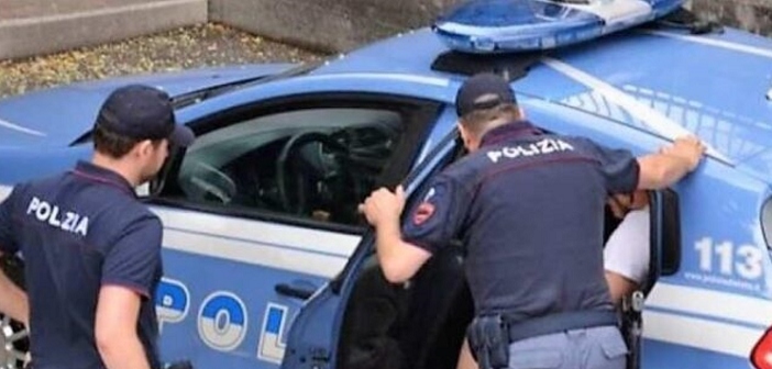 Busto: prima semina il caos in stazione, poi se la prende con le auto: denunciato due volte nel giro di un'ora