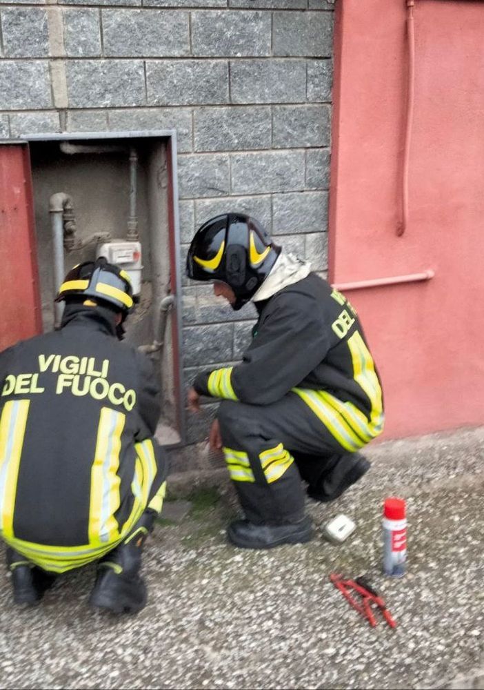L'intervento dei Vigili del fuoco in via San Bernardino