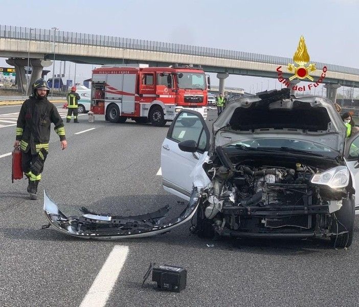 Schianto a Borgo d'Ale, tre feriti ed elisoccorso in azione