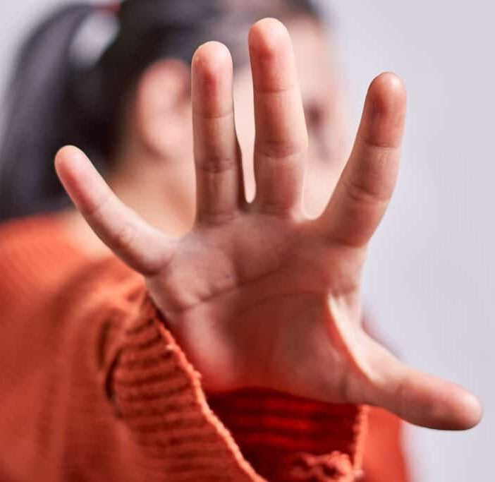 Abusi su 5 minori: uomo arrestato a Sesto San Giovanni