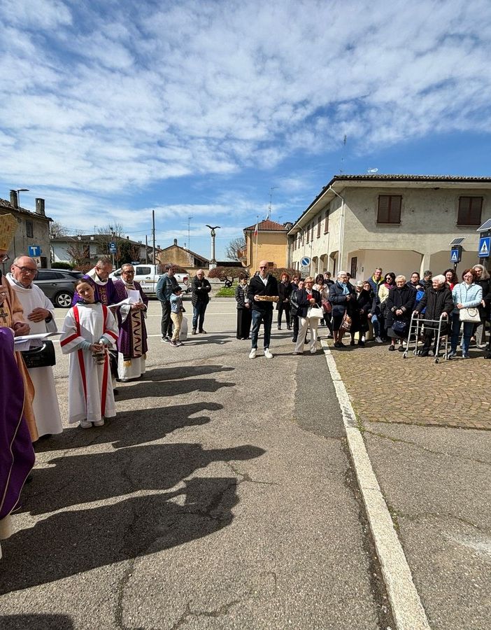 Suardi: cerimonia per la conclusione dei lavori di restauro sul tetto della chiesa parrocchiale, alla presenza del vescovo Gervasoni