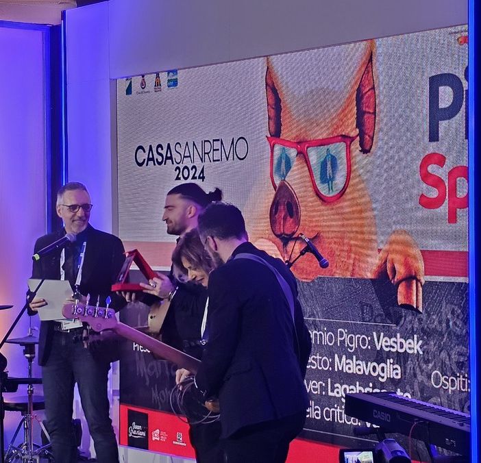 Casa Sanremo: il cantautore vogherese Malavoglia incanta il pubblico del Premio &quot;Pigro&quot; dedicato a Ivan Graziani  (VIDEO)