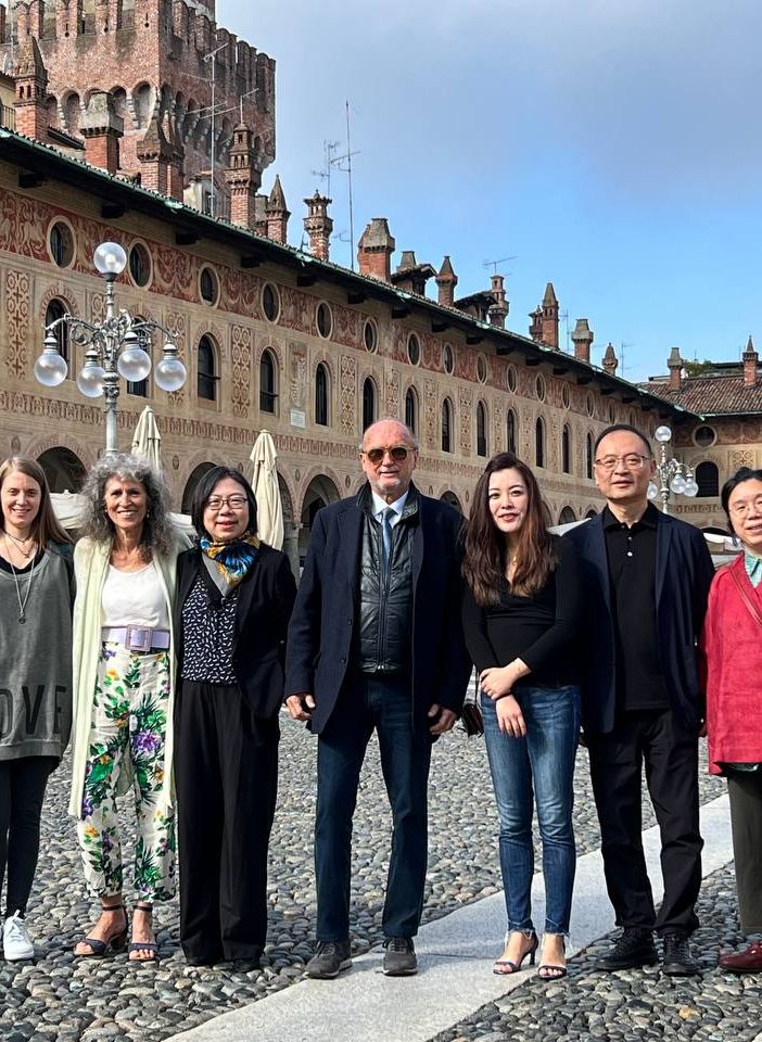 Delegazione di giornalisti cinesi a Vigevano, presso l'AIPS