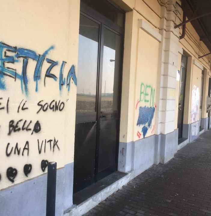 Sannazzaro: vandalo innamorato imbratta i muri della stazione...nel nome di Letizia
