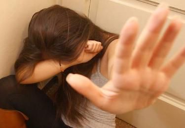 Magenta, violenza sessuale su ragazzina minorenne: La Corte d’Appello conferma la condanna, ma riduce la pena di due anni