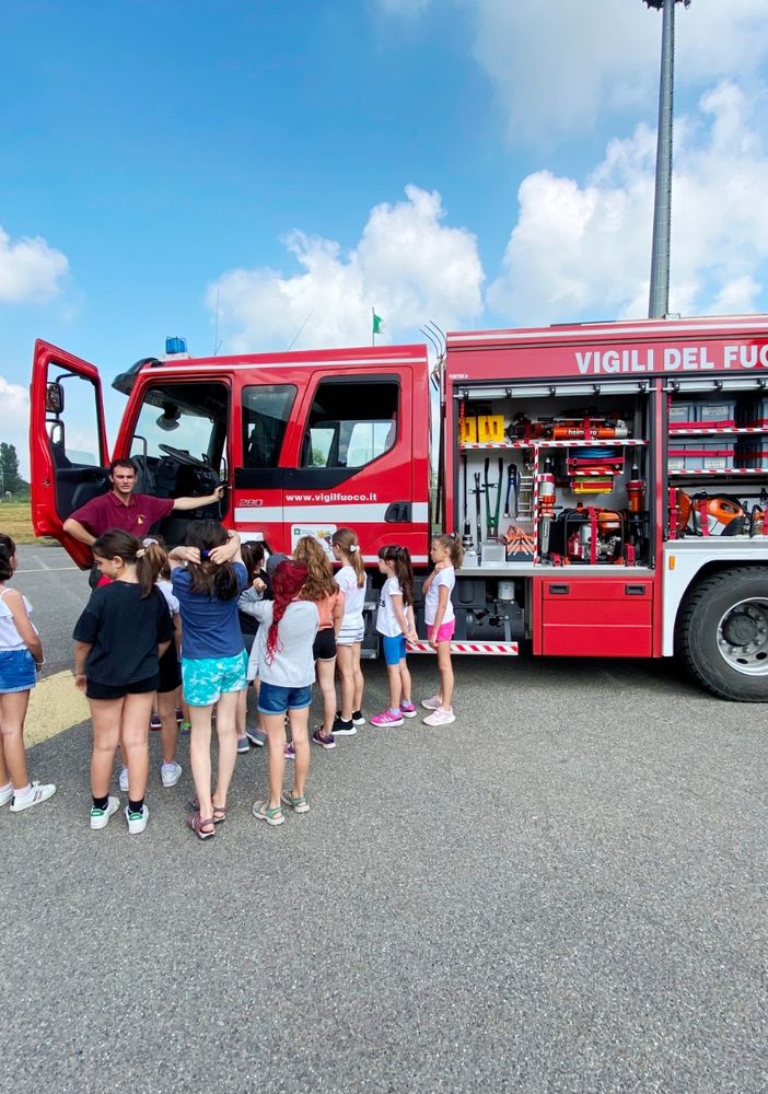Mede: i bambini del Grest in visita alla caserma dei pompieri