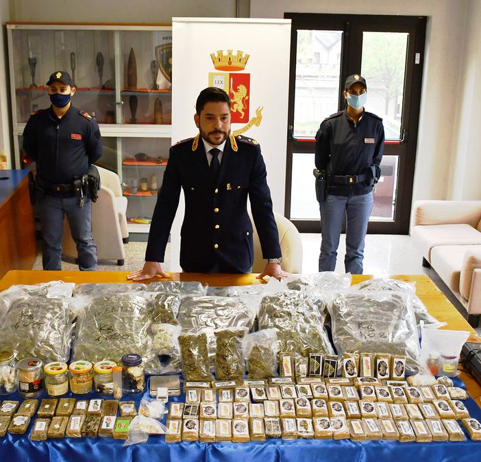 Pavia: trovato con 22 chili di hashish e marijuana, in manette un 24enne