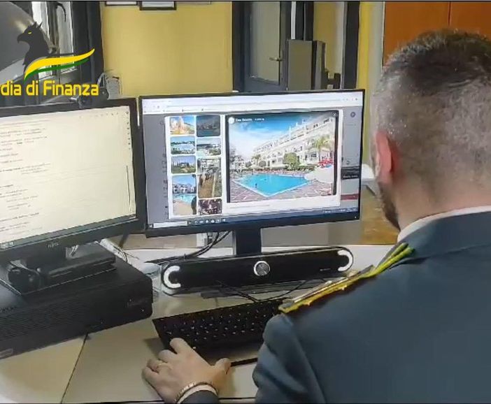 Lasciava a piedi i vacanzieri, amministratore di tour operator online arrestato per bancarotta