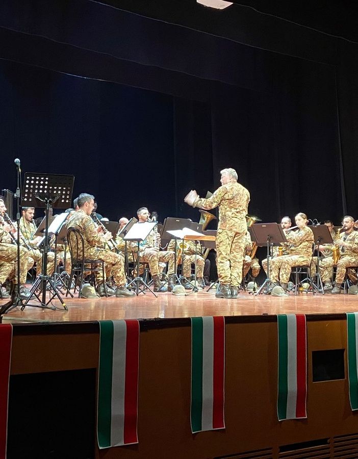 Mede: al teatro Besostri il concerto della Fanfara Alpina Taurinense. Le immagini