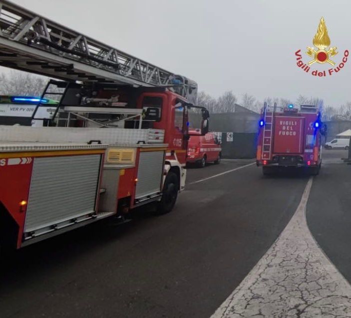 Pavia: operaio soccorso dai Vigili del fuoco in un silos profondo 20 metri