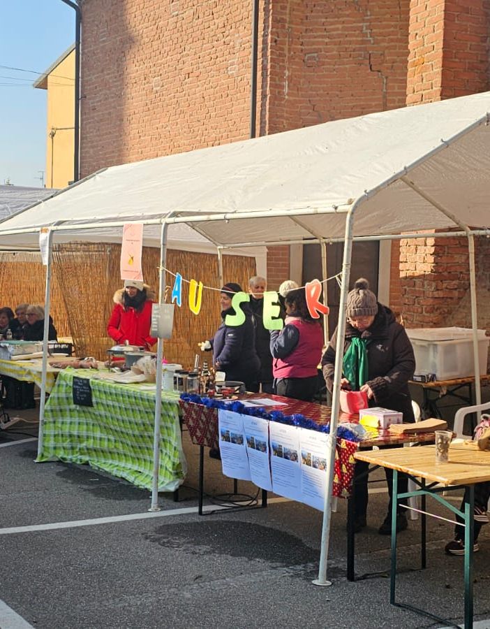 Pieve del Cairo: la magica atmosfera del Natale con il mercatino in piazza dell'oratorio, le immagini