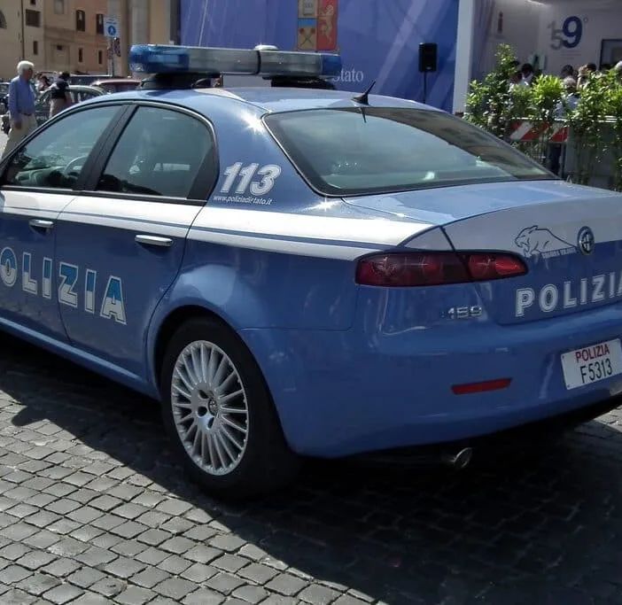Novara, aggredisce la compagna: 21enne in manette