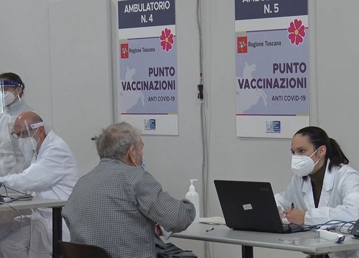 Covid, in Italia l'incidenza precipita a 16,7